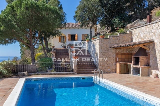 Chalet de 6 habitaciones en Lloret de Mar en venta con piscina garaje - 1.435.000 € (Ref: 4496455)