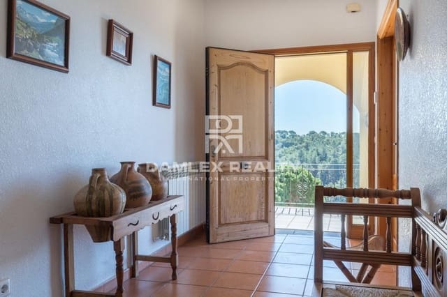 Chalet de 6 habitaciones en Lloret de Mar en venta con piscina garaje - 1.435.000 € (Ref: 4496455)