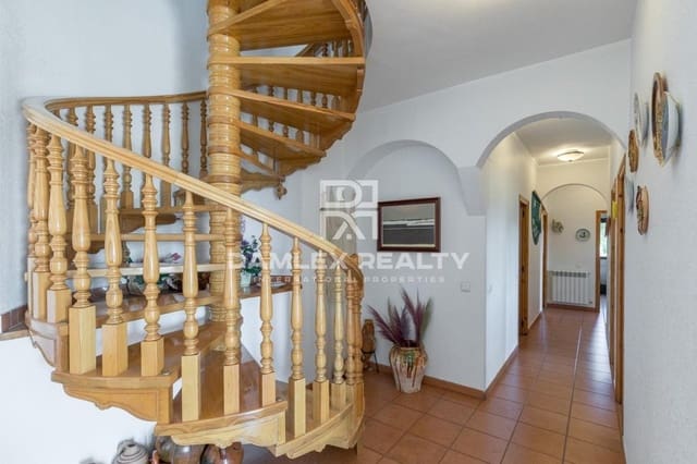 Chalet de 6 habitaciones en Lloret de Mar en venta con piscina garaje - 1.435.000 € (Ref: 4496455)