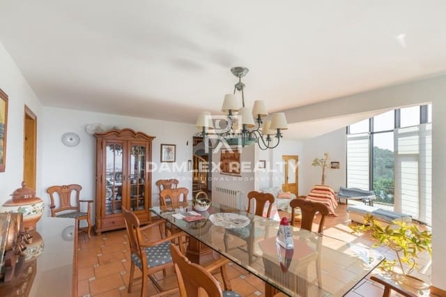 Chalet de 6 habitaciones en Lloret de Mar en venta con piscina garaje - 1.435.000 € (Ref: 4496455)