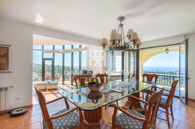 Chalet de 6 habitaciones en Lloret de Mar en venta con piscina garaje - 1.435.000 € (Ref: 4496455)