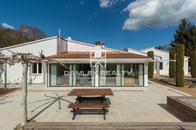 4 bedroom Villa for sale in Caldes de Malavella with pool - € 595,000 (Ref: 4524492)