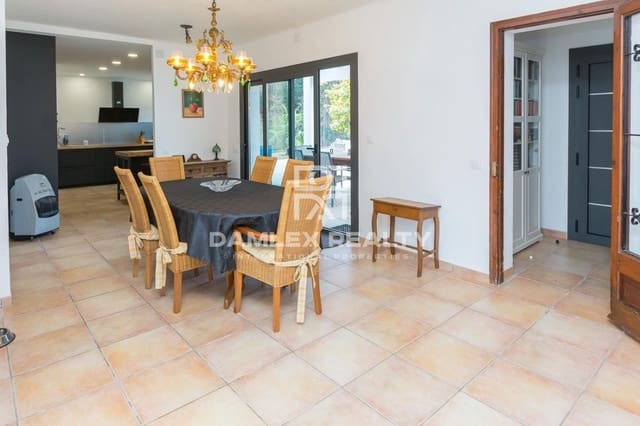4 bedroom Villa for sale in Caldes de Malavella with pool - € 595,000 (Ref: 4524492)