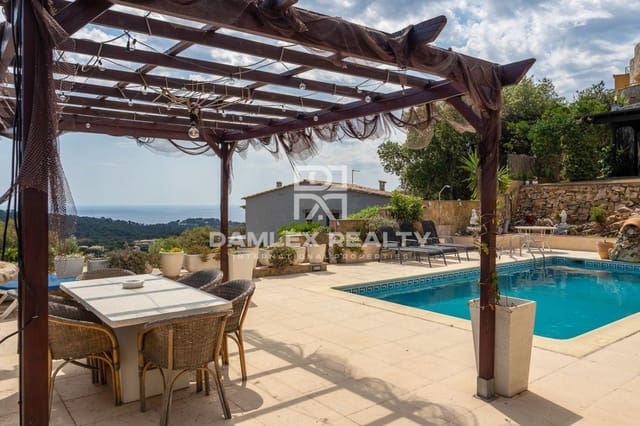 4 slaapkamer Villa te koop in Platja d'Aro, Castell-Platja d'Aro met zwembad - € 895.000 (Ref: 4532236)