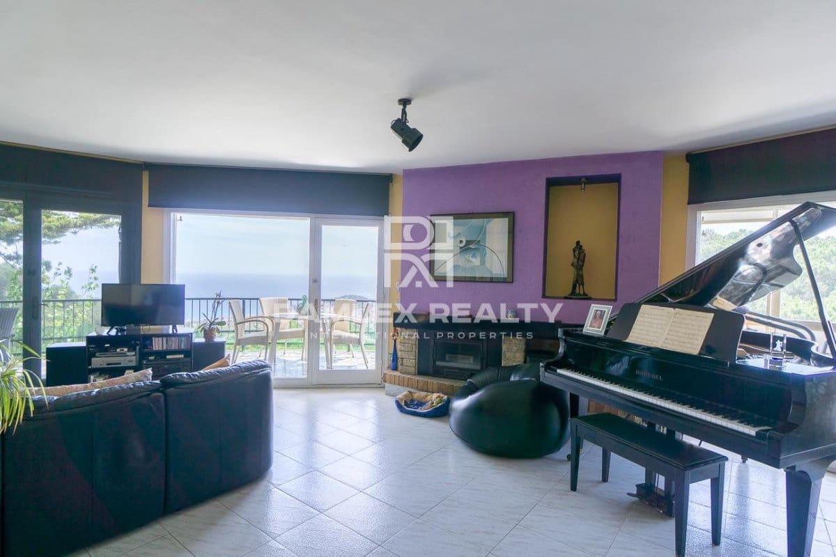 3 soverom Villa til salgs i Lloret de Mar med svømmebasseng garasje - € 980 000 (Ref: 4602920)