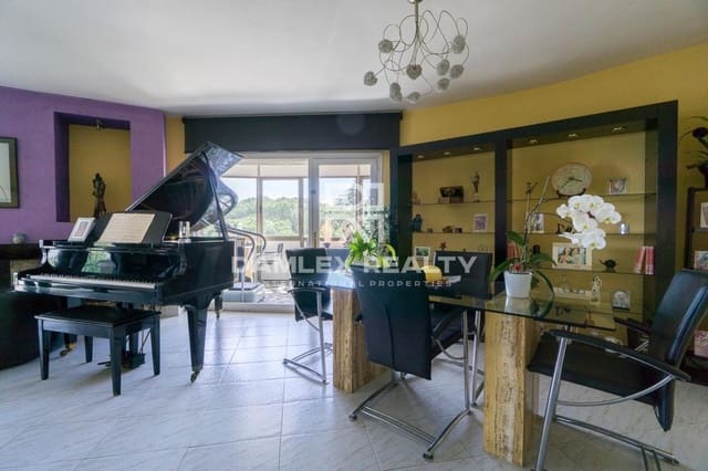 3 soverom Villa til salgs i Lloret de Mar med svømmebasseng garasje - € 980 000 (Ref: 4602920)