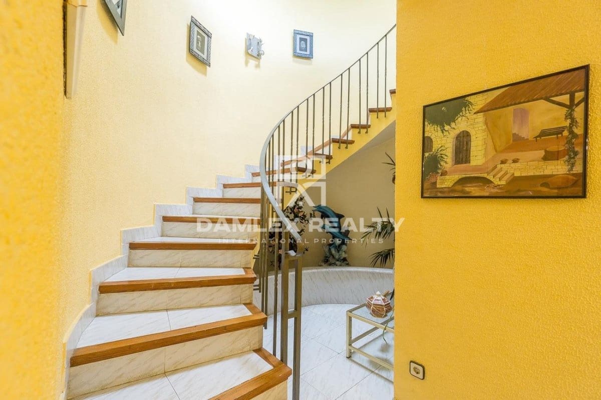 3 soverom Villa til salgs i Lloret de Mar med svømmebasseng garasje - € 980 000 (Ref: 4602920)