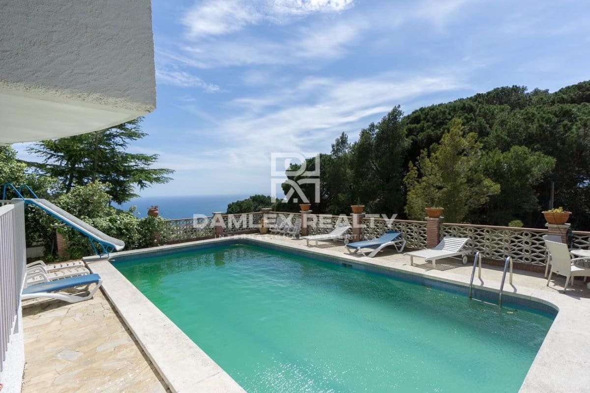 3 soverom Villa til salgs i Lloret de Mar med svømmebasseng garasje - € 980 000 (Ref: 4602920)