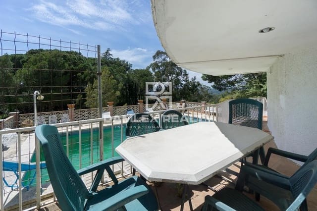 3 soverom Villa til salgs i Lloret de Mar med svømmebasseng garasje - € 980 000 (Ref: 4602920)