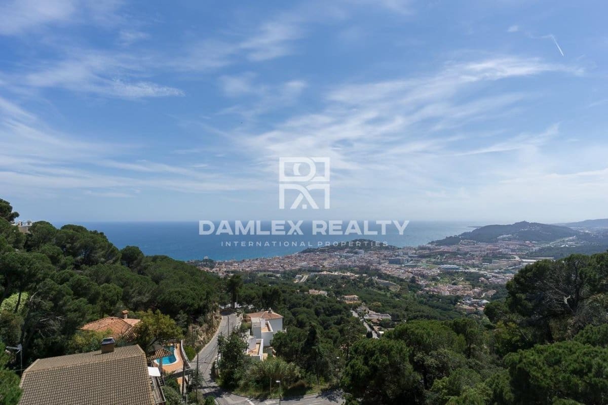 3 soverom Villa til salgs i Lloret de Mar med svømmebasseng garasje - € 980 000 (Ref: 4602920)