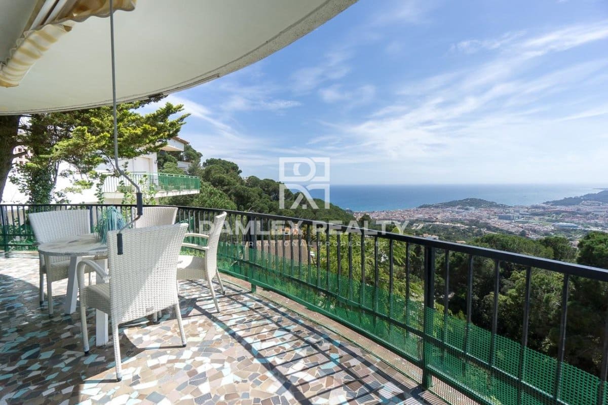 3 soverom Villa til salgs i Lloret de Mar med svømmebasseng garasje - € 980 000 (Ref: 4602920)