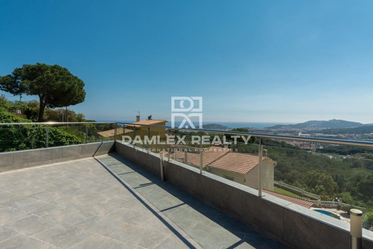 3 soverom Villa til salgs i Lloret de Mar med svømmebasseng garasje - € 750 000 (Ref: 4633624)