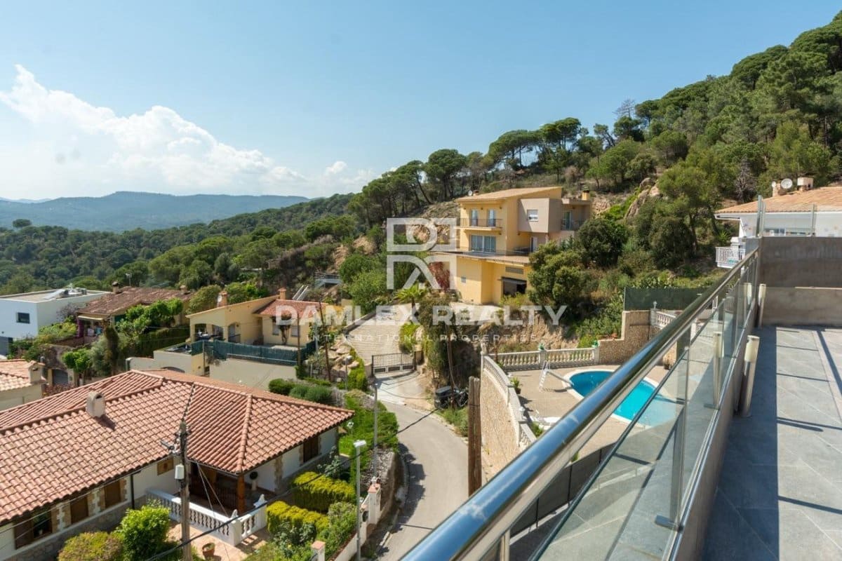 3 soverom Villa til salgs i Lloret de Mar med svømmebasseng garasje - € 750 000 (Ref: 4633624)