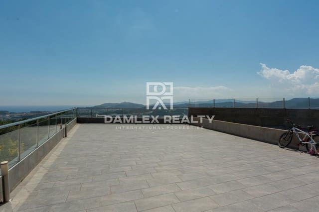 3 soverom Villa til salgs i Lloret de Mar med svømmebasseng garasje - € 750 000 (Ref: 4633624)