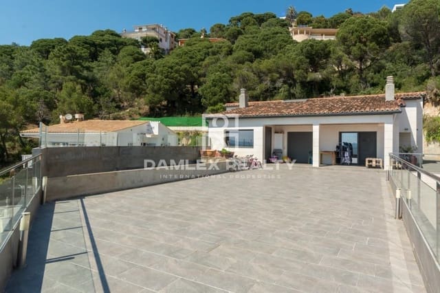 3 soverom Villa til salgs i Lloret de Mar med svømmebasseng garasje - € 750 000 (Ref: 4633624)