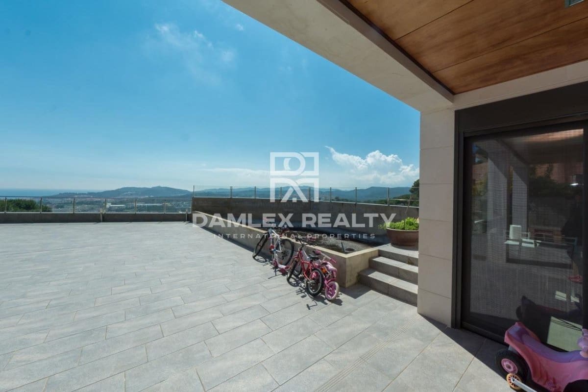 3 soverom Villa til salgs i Lloret de Mar med svømmebasseng garasje - € 750 000 (Ref: 4633624)