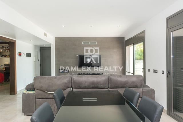 3 soverom Villa til salgs i Lloret de Mar med svømmebasseng garasje - € 750 000 (Ref: 4633624)