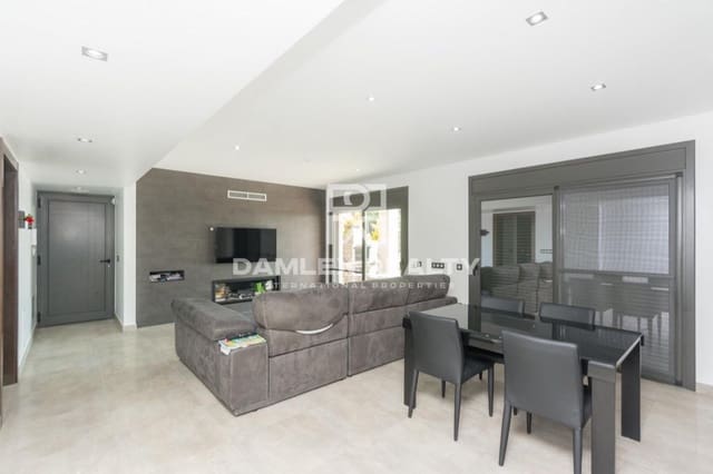 3 soverom Villa til salgs i Lloret de Mar med svømmebasseng garasje - € 750 000 (Ref: 4633624)