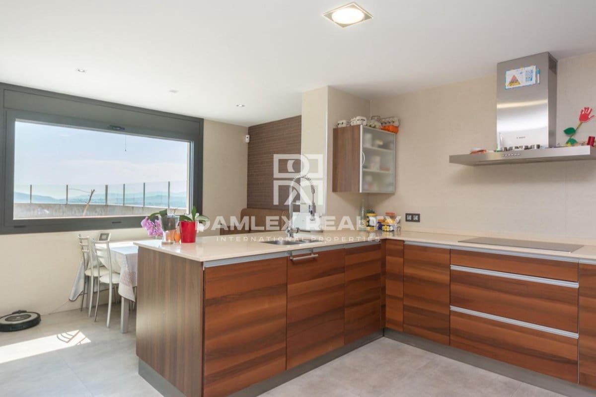 3 soverom Villa til salgs i Lloret de Mar med svømmebasseng garasje - € 750 000 (Ref: 4633624)