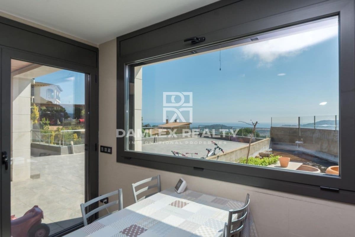 3 soverom Villa til salgs i Lloret de Mar med svømmebasseng garasje - € 750 000 (Ref: 4633624)