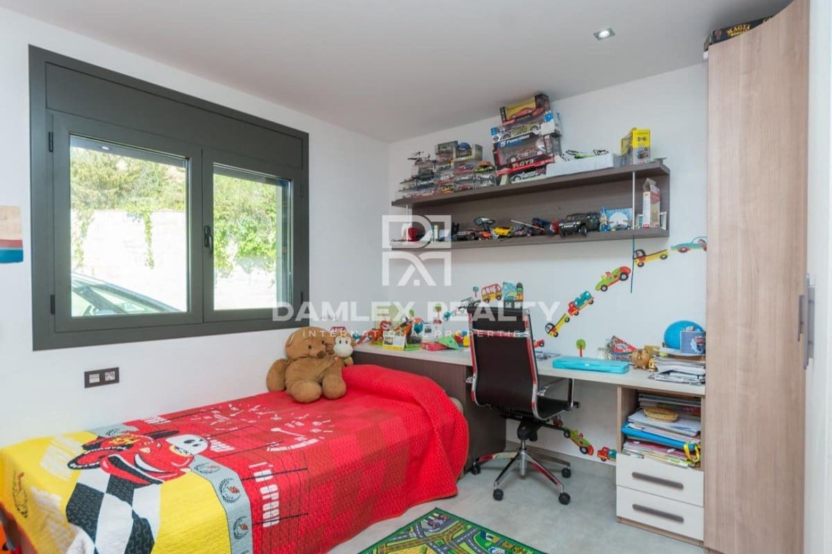 3 soverom Villa til salgs i Lloret de Mar med svømmebasseng garasje - € 750 000 (Ref: 4633624)