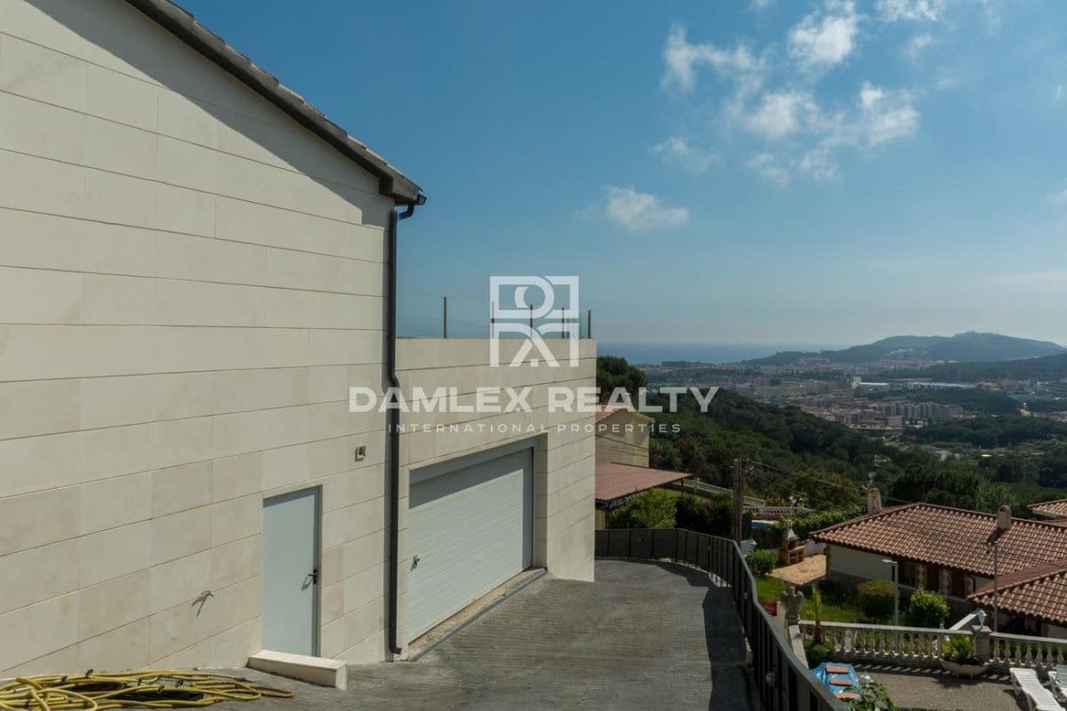 3 soverom Villa til salgs i Lloret de Mar med svømmebasseng garasje - € 750 000 (Ref: 4633624)