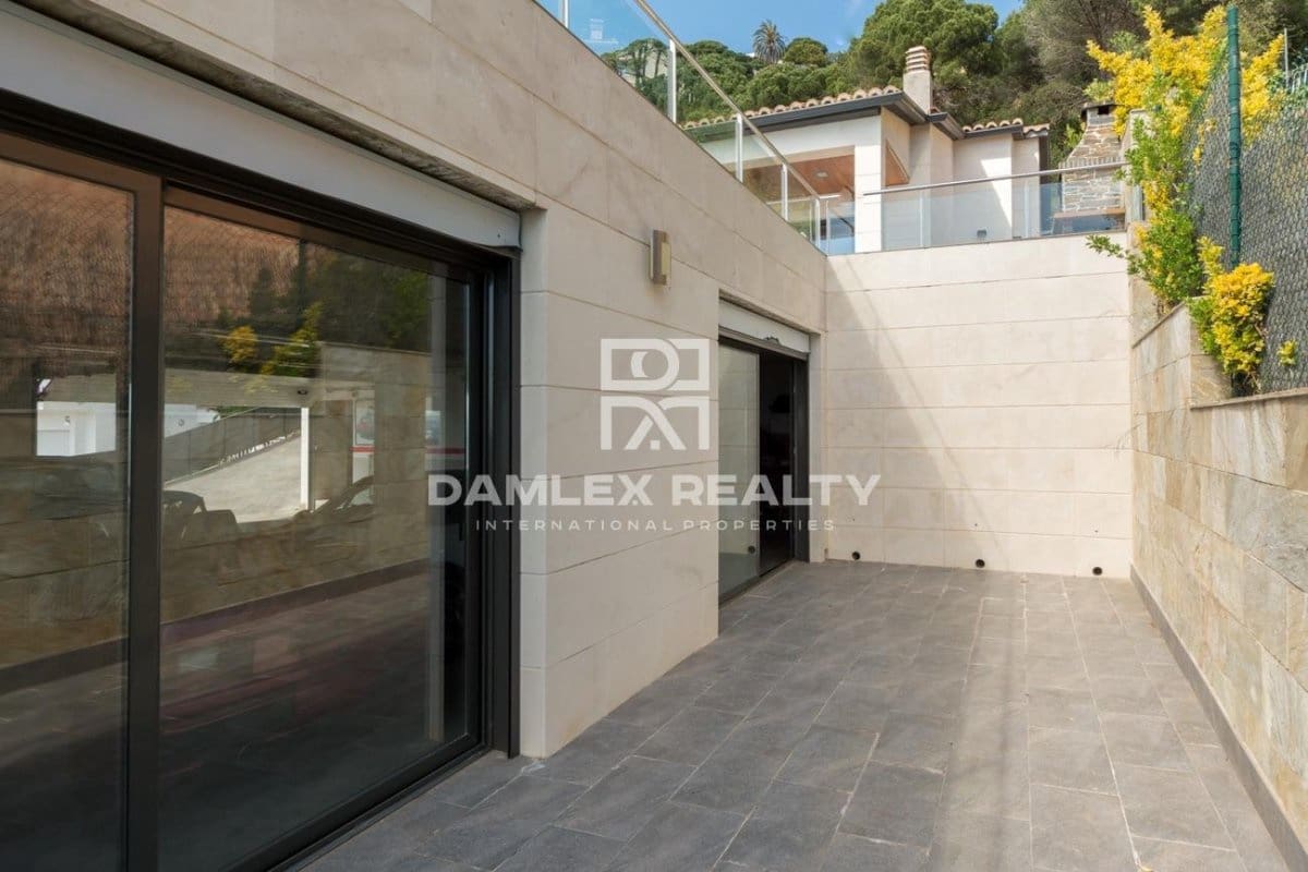 3 soverom Villa til salgs i Lloret de Mar med svømmebasseng garasje - € 750 000 (Ref: 4633624)