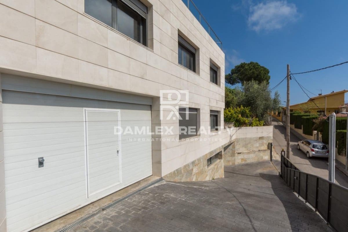 3 soverom Villa til salgs i Lloret de Mar med svømmebasseng garasje - € 750 000 (Ref: 4633624)