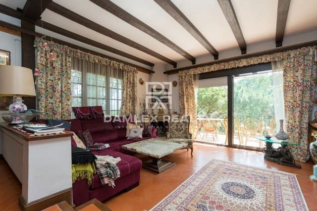 3 slaapkamer Villa te koop in Lloret de Mar met garage - € 1.500.000 (Ref: 4648560)