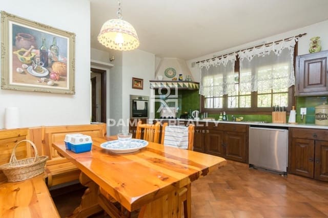 3 slaapkamer Villa te koop in Lloret de Mar met garage - € 1.500.000 (Ref: 4648560)