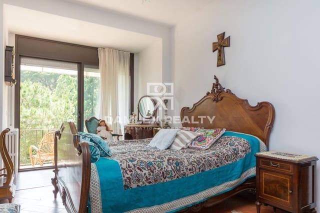 3 slaapkamer Villa te koop in Lloret de Mar met garage - € 1.500.000 (Ref: 4648560)