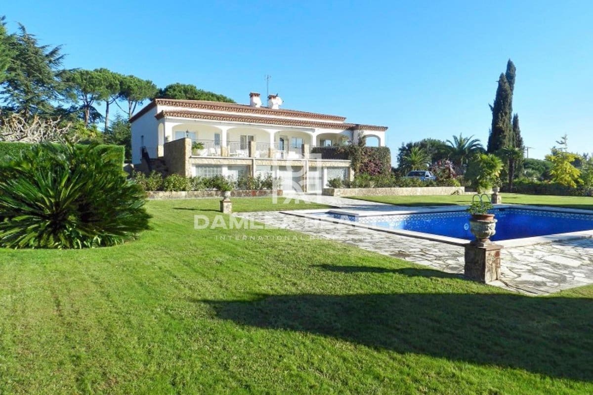 5 bedroom Villa for sale in Sant Feliu de Guixols with pool - € 3,000,000 (Ref: 5265882)