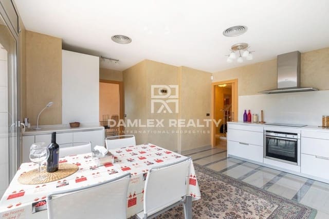 3 soverom Villa til salgs i Lloret de Mar med svømmebasseng garasje - € 1 500 000 (Ref: 5540715)