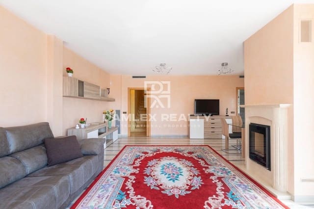 3 soverom Villa til salgs i Lloret de Mar med svømmebasseng garasje - € 1 500 000 (Ref: 5540715)