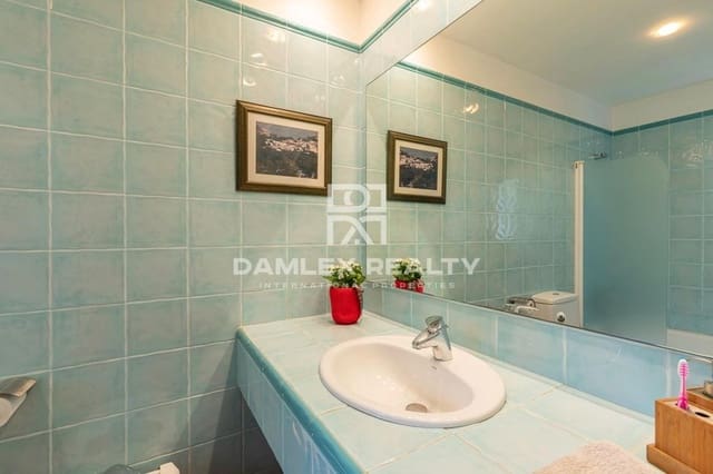 2 bedroom Villa for sale in Blanes with pool garage - € 840,000 (Ref: 5548935)