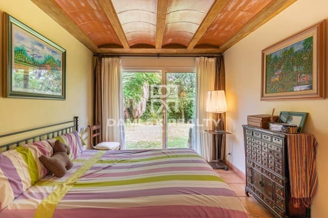 2 bedroom Villa for sale in Blanes with pool garage - € 840,000 (Ref: 5548935)