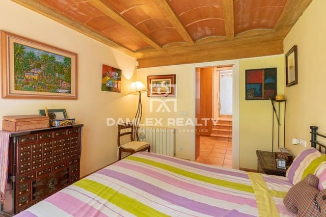 2 bedroom Villa for sale in Blanes with pool garage - € 840,000 (Ref: 5548935)