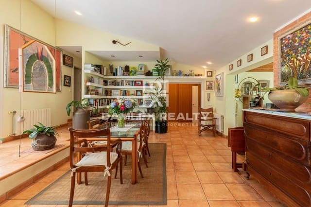 2 bedroom Villa for sale in Blanes with pool garage - € 840,000 (Ref: 5548935)