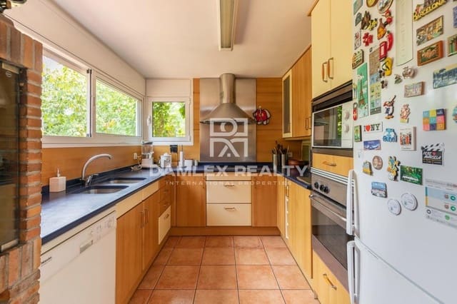 2 bedroom Villa for sale in Blanes with pool garage - € 840,000 (Ref: 5548935)