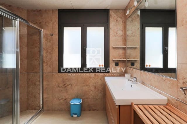 5 slaapkamer Villa te koop in Lloret de Mar met zwembad garage - € 1.350.000 (Ref: 5567044)