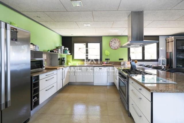 5 slaapkamer Villa te koop in Lloret de Mar met zwembad garage - € 1.350.000 (Ref: 5567044)