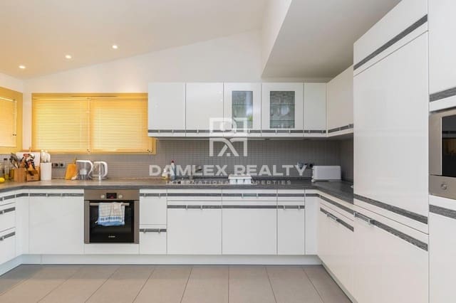 4 slaapkamer Villa te koop in Blanes met zwembad garage - € 1.630.000 (Ref: 5569372)