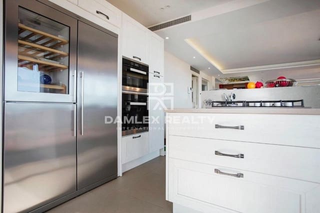 4 slaapkamer Villa te koop in Lloret de Mar met zwembad garage - € 995.000 (Ref: 5635902)