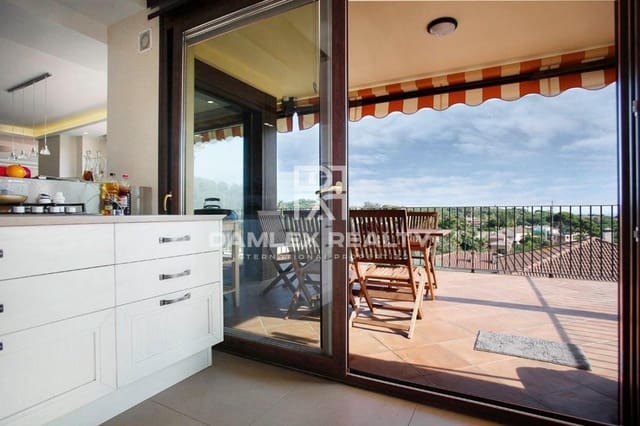 4 slaapkamer Villa te koop in Lloret de Mar met zwembad garage - € 995.000 (Ref: 5635902)