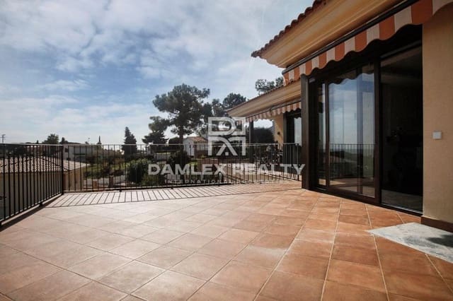 4 slaapkamer Villa te koop in Lloret de Mar met zwembad garage - € 995.000 (Ref: 5635902)