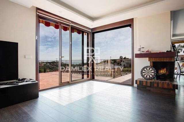 4 slaapkamer Villa te koop in Lloret de Mar met zwembad garage - € 995.000 (Ref: 5635902)
