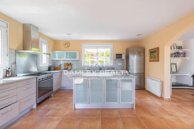 7 slaapkamer Villa te koop in Tossa de Mar met zwembad garage - € 1.800.000 (Ref: 5745378)