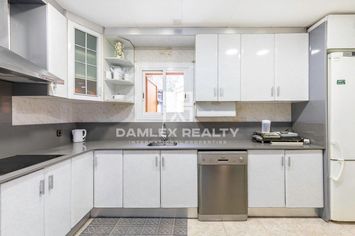 3 soverom Villa til salgs i Lloret de Mar med svømmebasseng garasje - € 615 000 (Ref: 5872521)