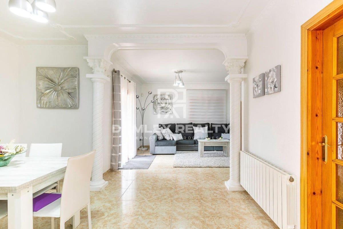 3 soverom Villa til salgs i Lloret de Mar med svømmebasseng garasje - € 615 000 (Ref: 5872521)