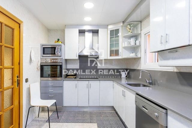 3 soverom Villa til salgs i Lloret de Mar med svømmebasseng garasje - € 615 000 (Ref: 5872521)